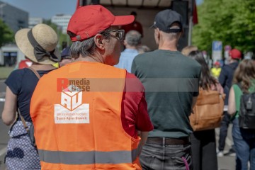 ERSTER Mai 2025 Berlin – „Mach dich stark mit uns“: DGB ruft zur Demo auf | Jens Schulze / R-mediabase | <a href=/confor2/?bld=93889&t=d&pst=93880&aid=146&dc=1829&i1=Jens%20Schulze%20/%20R-mediabase><strong>Download Bild 93889...</strong></a> |