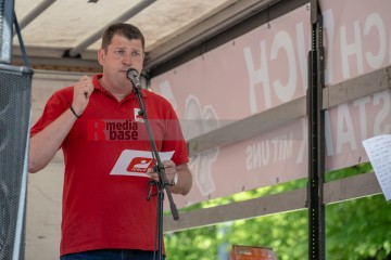 ERSTER Mai 2025 Berlin – „Mach dich stark mit uns“: DGB ruft zur Demo auf | Jens Schulze / R-mediabase | <a href=/confor2/?bld=93910&t=d&pst=93880&aid=146&dc=1831&i1=Jens%20Schulze%20/%20R-mediabase><strong>Download Bild 93910...</strong></a> |