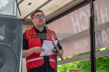 ERSTER Mai 2025 Berlin – „Mach dich stark mit uns“: DGB ruft zur Demo auf | Jens Schulze / R-mediabase | <a href=/confor2/?bld=93912&t=d&pst=93880&aid=146&dc=1831&i1=Jens%20Schulze%20/%20R-mediabase><strong>Download Bild 93912...</strong></a> |