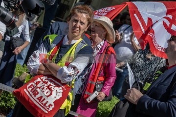 ERSTER Mai 2025 Berlin – „Mach dich stark mit uns“: DGB ruft zur Demo auf | Jens Schulze / R-mediabase | <a href=/confor2/?bld=93902&t=d&pst=93880&aid=146&dc=1830&i1=Jens%20Schulze%20/%20R-mediabase><strong>Download Bild 93902...</strong></a> |