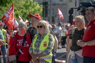 ERSTER Mai 2025 Berlin – „Mach dich stark mit uns“: DGB ruft zur Demo auf | Jens Schulze / R-mediabase | <a href=/confor2/?bld=93917&t=d&pst=93880&aid=146&dc=1831&i1=Jens%20Schulze%20/%20R-mediabase><strong>Download Bild 93917...</strong></a> |