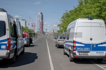 ERSTER Mai 2025 Berlin – „Mach dich stark mit uns“: DGB ruft zur Demo auf | Jens Schulze / R-mediabase | <a href=/confor2/?bld=93900&t=d&pst=93880&aid=146&dc=1830&i1=Jens%20Schulze%20/%20R-mediabase><strong>Download Bild 93900...</strong></a> |