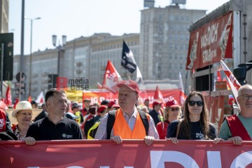 ERSTER Mai 2025 Berlin – „Mach dich stark mit uns“: DGB ruft zur Demo auf | Jens Schulze / R-mediabase | <a href=/confor2/?bld=93937&t=d&pst=93880&aid=146&dc=1832&i1=Jens%20Schulze%20/%20R-mediabase><strong>Download Bild 93937...</strong></a> |