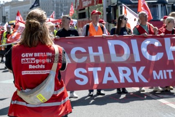 ERSTER Mai 2025 Berlin – „Mach dich stark mit uns“: DGB ruft zur Demo auf | Jens Schulze / R-mediabase | <a href=/confor2/?bld=93898&t=d&pst=93880&aid=146&dc=1830&i1=Jens%20Schulze%20/%20R-mediabase><strong>Download Bild 93898...</strong></a> |