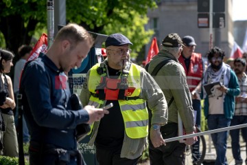 ERSTER Mai 2025 Berlin – „Mach dich stark mit uns“: DGB ruft zur Demo auf | Jens Schulze / R-mediabase | <a href=/confor2/?bld=93938&t=d&pst=93880&aid=146&dc=1832&i1=Jens%20Schulze%20/%20R-mediabase><strong>Download Bild 93938...</strong></a> |