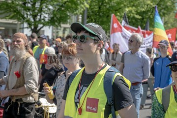 ERSTER Mai 2025 Berlin – „Mach dich stark mit uns“: DGB ruft zur Demo auf | Jens Schulze / R-mediabase | <a href=/confor2/?bld=93914&t=d&pst=93880&aid=146&dc=1831&i1=Jens%20Schulze%20/%20R-mediabase><strong>Download Bild 93914...</strong></a> |