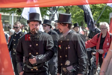 ERSTER Mai 2025 Berlin – „Mach dich stark mit uns“: DGB ruft zur Demo auf | Jens Schulze / R-mediabase | <a href=/confor2/?bld=93911&t=d&pst=93880&aid=146&dc=1831&i1=Jens%20Schulze%20/%20R-mediabase><strong>Download Bild 93911...</strong></a> |