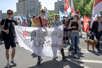 ERSTER Mai 2025 Berlin – „Mach dich stark mit uns“: DGB ruft zur Demo auf | Jens Schulze / R-mediabase | <a href=/confor2/?bld=93958&t=d&pst=93880&aid=146&dc=1833&i1=Jens%20Schulze%20/%20R-mediabase><strong>Download Bild 93958...</strong></a> |