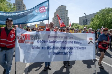 ERSTER Mai 2025 Berlin – „Mach dich stark mit uns“: DGB ruft zur Demo auf | Jens Schulze / R-mediabase | <a href=/confor2/?bld=93971&t=d&pst=93880&aid=146&dc=1834&i1=Jens%20Schulze%20/%20R-mediabase><strong>Download Bild 93971...</strong></a> |