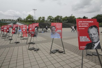 Friedens- und Klimabewegung empfangen gemeinsam die Delegierten zum SPD-Parteitag | Rudi Denner/R-mediabase / R-mediabase | <a href=/confor2/?bld=94710&t=d&pst=94709&aid=86&dc=2225&i1=Rudi%20Denner/R-mediabase%20/%20R-mediabase><strong>Download Bild 94710...</strong></a> |