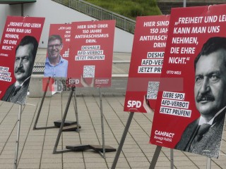 Friedens- und Klimabewegung empfangen gemeinsam die Delegierten zum SPD-Parteitag | Rudi Denner/R-mediabase / R-mediabase | <a href=/confor2/?bld=94719&t=d&pst=94709&aid=86&dc=2225&i1=Rudi%20Denner/R-mediabase%20/%20R-mediabase><strong>Download Bild 94719...</strong></a> |