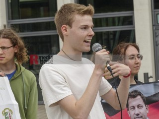 Friedens- und Klimabewegung empfangen gemeinsam die Delegierten zum SPD-Parteitag | Rudi Denner/R-mediabase / R-mediabase | <a href=/confor2/?bld=94735&t=d&pst=94709&aid=86&dc=2226&i1=Rudi%20Denner/R-mediabase%20/%20R-mediabase><strong>Download Bild 94735...</strong></a> |