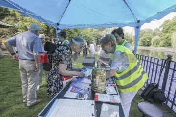 Gedenkveranstaltung der Friedensglockengesellschaft zum 80igsten Jahrestag von Hiroshima und Nagasaki | Rudi Denner/R-mediabase / R-mediabase | <a href=/confor2/?bld=95169&t=d&pst=95153&aid=86&dc=2119&i1=Rudi%20Denner/R-mediabase%20/%20R-mediabase><strong>Download Bild 95169...</strong></a> |