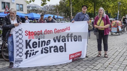 Zum Antikriegstag 2025 in Köln: Frieden schaffen, Aufrüstung s | jovofoto | <a href=/confor2/?bld=95440&t=d&pst=95437&aid=23&dc=1535&i1=jovofoto><strong>Download Bild 95440...</strong></a> |