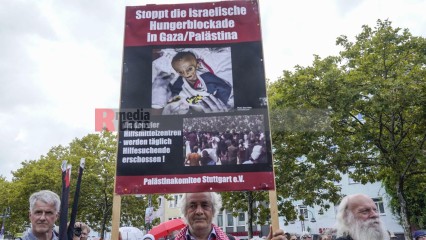 Zum Antikriegstag 2025 in Köln: Frieden schaffen, Aufrüstung s | jovofoto | <a href=/confor2/?bld=95444&t=d&pst=95437&aid=23&dc=1535&i1=jovofoto><strong>Download Bild 95444...</strong></a> |