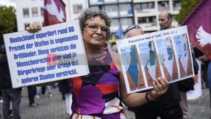 Zum Antikriegstag 2025 in Köln: Frieden schaffen, Aufrüstung s | jovofoto | <a href=/confor2/?bld=95446&t=d&pst=95437&aid=23&dc=1535&i1=jovofoto><strong>Download Bild 95446...</strong></a> |