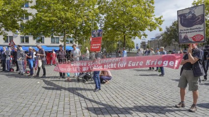 Zum Antikriegstag 2025 in Köln: Frieden schaffen, Aufrüstung s | jovofoto | <a href=/confor2/?bld=95447&t=d&pst=95437&aid=23&dc=1535&i1=jovofoto><strong>Download Bild 95447...</strong></a> |