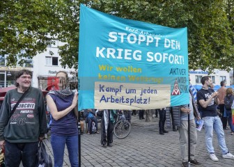 Zum Antikriegstag 2025 in Köln: Frieden schaffen, Aufrüstung s | jovofoto | <a href=/confor2/?bld=95455&t=d&pst=95437&aid=23&dc=1535&i1=jovofoto><strong>Download Bild 95455...</strong></a> |