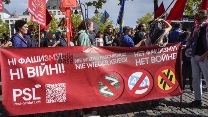 Zum Antikriegstag 2025 in Köln: Frieden schaffen, Aufrüstung s | jovofoto | <a href=/confor2/?bld=95462&t=d&pst=95437&aid=23&dc=1536&i1=jovofoto><strong>Download Bild 95462...</strong></a> |