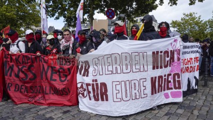 Zum Antikriegstag 2025 in Köln: Frieden schaffen, Aufrüstung s | jovofoto | <a href=/confor2/?bld=95464&t=d&pst=95437&aid=23&dc=1536&i1=jovofoto><strong>Download Bild 95464...</strong></a> |