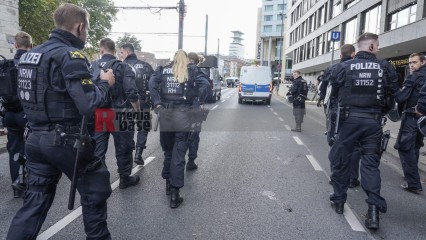 Zum Antikriegstag 2025 in Köln: Frieden schaffen, Aufrüstung s | jovofoto | <a href=/confor2/?bld=95471&t=d&pst=95437&aid=23&dc=1536&i1=jovofoto><strong>Download Bild 95471...</strong></a> |