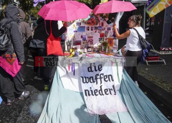 Zum Antikriegstag 2025 in Köln: Frieden schaffen, Aufrüstung s | jovofoto | <a href=/confor2/?bld=95476&t=d&pst=95437&aid=23&dc=1536&i1=jovofoto><strong>Download Bild 95476...</strong></a> |