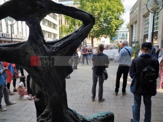 Hiroshima-Gedenken in Dortmund mit IPPNW, attac, AWO , Greenpeace
und dem Dortmunder Friedensforum am 6. August 2025 | Bitzel / R-mediabase | <a href=/confor2/?bld=95194&t=d&pst=95186&aid=70&dc=1614&i1=Bitzel%20/%20R-mediabase><strong>Download Bild 95194...</strong></a> |