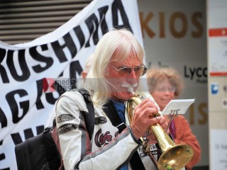 Hiroshima-Gedenken in Dortmund mit IPPNW, attac, AWO , Greenpeace
und dem Dortmunder Friedensforum am 6. August 2025 | Bitzel / R-mediabase | <a href=/confor2/?bld=95204&t=d&pst=95186&aid=70&dc=1614&i1=Bitzel%20/%20R-mediabase><strong>Download Bild 95204...</strong></a> |