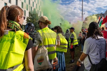 Rheinmetall Entwaffnen Kölner Parade gegen den Krieg. Zusammen gegen die Militarisierung der Gesellschaft | redpicture / R-mediabase | <a href=/confor2/?bld=95553&t=d&pst=95496&aid=81&dc=1645&i1=redpicture%20/%20R-mediabase><strong>Download Bild 95553...</strong></a> |