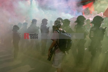 Rheinmetall Entwaffnen Kölner Parade gegen den Krieg. Zusammen gegen die Militarisierung der Gesellschaft | redpicture / R-mediabase | <a href=/confor2/?bld=95554&t=d&pst=95496&aid=81&dc=1645&i1=redpicture%20/%20R-mediabase><strong>Download Bild 95554...</strong></a> |