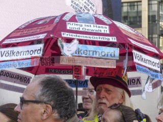 Friedensdemonstration in Berlin am 3.10.2025 | Rudi Denner/R-mediabase / R-mediabase | <a href=/confor2/?bld=96143&t=d&pst=96138&aid=86&dc=2317&i1=Rudi%20Denner/R-mediabase%20/%20R-mediabase><strong>Download Bild 96143...</strong></a>  |