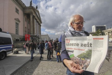 Friedensdemonstration in Berlin am 3.10.2025 | Rudi Denner/R-mediabase / R-mediabase | <a href=/confor2/?bld=96146&t=d&pst=96138&aid=86&dc=2317&i1=Rudi%20Denner/R-mediabase%20/%20R-mediabase><strong>Download Bild 96146...</strong></a>  |