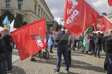 Friedensdemonstration in Berlin am 3.10.2025 | Rudi Denner/R-mediabase / R-mediabase | <a href=/confor2/?bld=96148&t=d&pst=96138&aid=86&dc=2317&i1=Rudi%20Denner/R-mediabase%20/%20R-mediabase><strong>Download Bild 96148...</strong></a>  |
