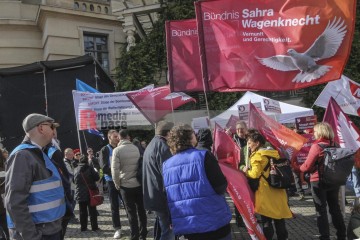 Friedensdemonstration in Berlin am 3.10.2025 | Rudi Denner/R-mediabase / R-mediabase | <a href=/confor2/?bld=96149&t=d&pst=96138&aid=86&dc=2317&i1=Rudi%20Denner/R-mediabase%20/%20R-mediabase><strong>Download Bild 96149...</strong></a>  |