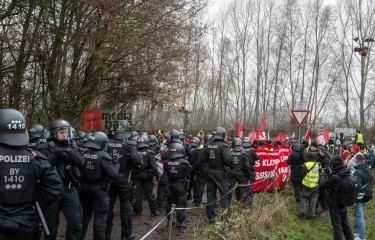 © 2025 These images are freely usable for all purposes aligned with the spirit and intentions of the original event, as well as for personal, non-commercial use. This includes, but is not limited to, personal social media profiles. Any use contradicting or diverging from the event's intentions is not permitted. | Stephan Gelenscher | <a href=/confor2/?bld=96702&t=d&pst=96648&aid=797&dc=1226&i1=Stephan%20Gelenscher><strong>Download Bild 96702...</strong></a> |