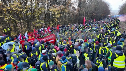 © 2025 These images are freely usable for all purposes aligned with the spirit and intentions of the original event, as well as for personal, non-commercial use. This includes, but is not limited to, personal social media profiles. Any use contradicting or diverging from the event's intentions is not permitted. | Stephan Gelenscher | <a href=/confor2/?bld=96704&t=d&pst=96648&aid=797&dc=1226&i1=Stephan%20Gelenscher><strong>Download Bild 96704...</strong></a> |