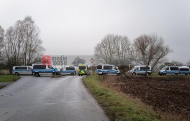 © 2025 These images are freely usable for all purposes aligned with the spirit and intentions of the original event, as well as for personal, non-commercial use. This includes, but is not limited to, personal social media profiles. Any use contradicting or diverging from the event's intentions is not permitted. | Stephan Gelenscher | <a href=/confor2/?bld=96716&t=d&pst=96648&aid=797&dc=1226&i1=Stephan%20Gelenscher><strong>Download Bild 96716...</strong></a> |