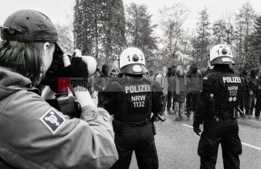 © 2025 These images are freely usable for all purposes aligned with the spirit and intentions of the original event, as well as for personal, non-commercial use. This includes, but is not limited to, personal social media profiles. Any use contradicting or diverging from the event's intentions is not permitted. | Stephan Gelenscher | <a href=/confor2/?bld=96722&t=d&pst=96648&aid=797&dc=1226&i1=Stephan%20Gelenscher><strong>Download Bild 96722...</strong></a> |