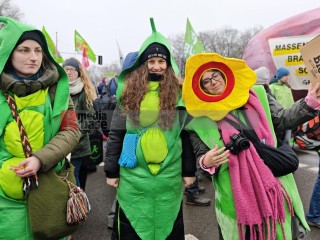 WHES2026 - Wir haben es satt 2026 - Wir haben die Agrarindustrie satt | sabineschefferberlin | <a href=/confor2/?bld=97877&t=d&pst=&aid=802&dc=1430&i1=sabineschefferberlin><strong>Download Bild 97877...</strong></a> |