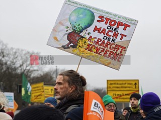 WHES2026 - Wir haben es satt 2026 - Wir haben die Agrarindustrie satt | sabineschefferberlin | <a href=/confor2/?bld=97881&t=d&pst=&aid=802&dc=1432&i1=sabineschefferberlin><strong>Download Bild 97881...</strong></a> |