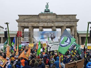 WHES2026 - Wir haben es satt 2026 - Wir haben die Agrarindustrie satt | sabineschefferberlin | <a href=/confor2/?bld=97889&t=d&pst=&aid=802&dc=1436&i1=sabineschefferberlin><strong>Download Bild 97889...</strong></a> |