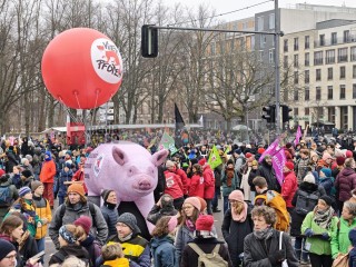 WHES2026 - Wir haben es satt 2026 - Wir haben die Agrarindustrie satt | sabineschefferberlin | <a href=/confor2/?bld=97890&t=d&pst=&aid=802&dc=1436&i1=sabineschefferberlin><strong>Download Bild 97890...</strong></a> |