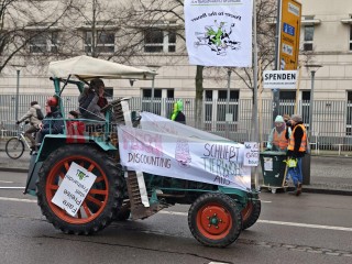 WHES2026 - Wir haben es satt 2026 - Wir haben die Agrarindustrie satt | sabineschefferberlin | <a href=/confor2/?bld=97892&t=d&pst=&aid=802&dc=1437&i1=sabineschefferberlin><strong>Download Bild 97892...</strong></a> |
