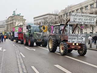 WHES2026 - Wir haben es satt 2026 - Wir haben die Agrarindustrie satt | sabineschefferberlin | <a href=/confor2/?bld=97895&t=d&pst=&aid=802&dc=1438&i1=sabineschefferberlin><strong>Download Bild 97895...</strong></a> |