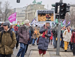 WHES2026 - Wir haben es satt 2026 - Wir haben die Agrarindustrie satt | sabineschefferberlin | <a href=/confor2/?bld=97899&t=d&pst=&aid=802&dc=1440&i1=sabineschefferberlin><strong>Download Bild 97899...</strong></a> |