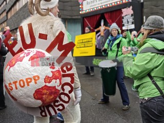 WHES2026 - Wir haben es satt 2026 - Wir haben die Agrarindustrie satt | sabineschefferberlin | <a href=/confor2/?bld=97905&t=d&pst=&aid=802&dc=1443&i1=sabineschefferberlin><strong>Download Bild 97905...</strong></a> |