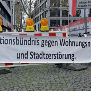 Obdachlosigkeit Demo gegen Obdachlosigkeit vor dem Gürzenich in Köln.