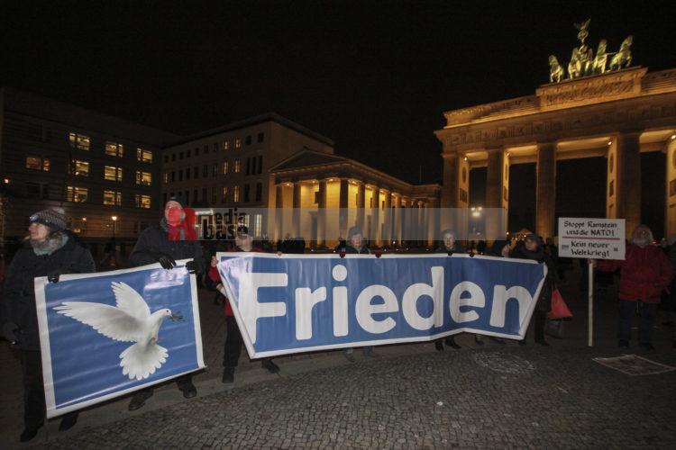 Protestmahnwache vor der US-Botschaft in Berlin